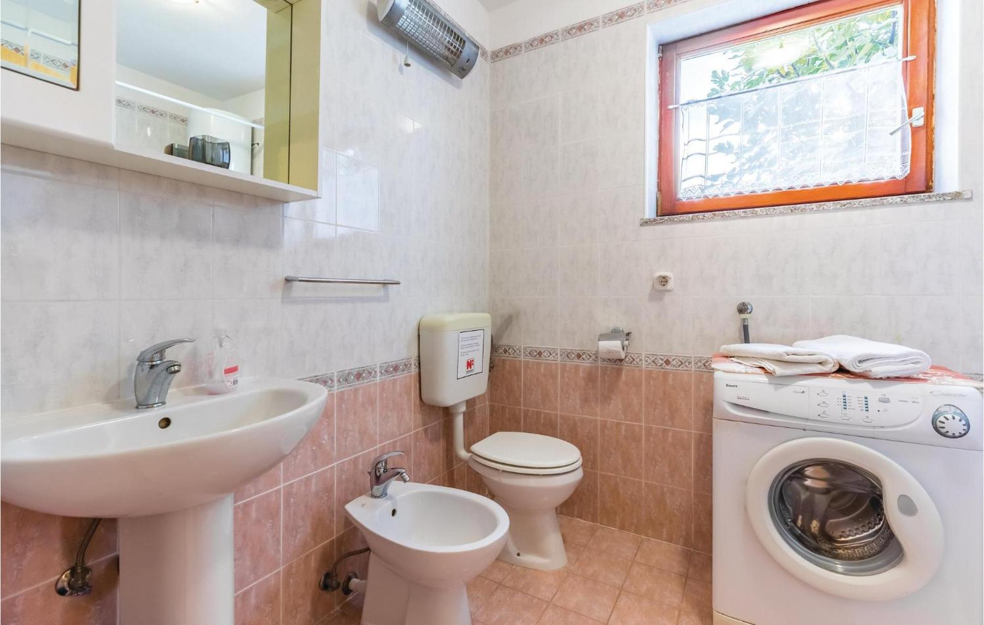 6 Bedroom Nice Home In Segotici Εξωτερικό φωτογραφία